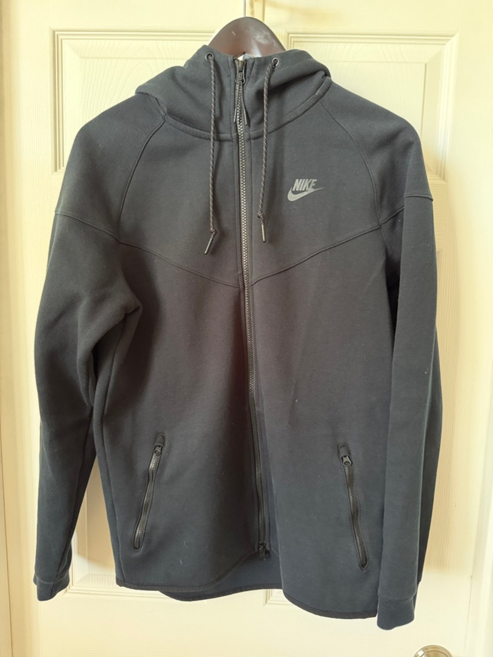 Nike Black Full-Zip Hooded Performance Jacket with Subtle Logo